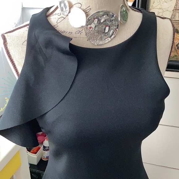 Banana Republic ruffle sleeve asymmetrical length - Picture 4 of 6